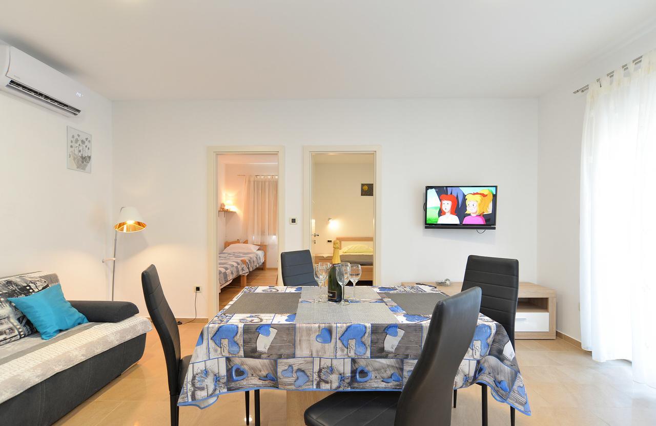 Apartment Elizabeta 1701 *