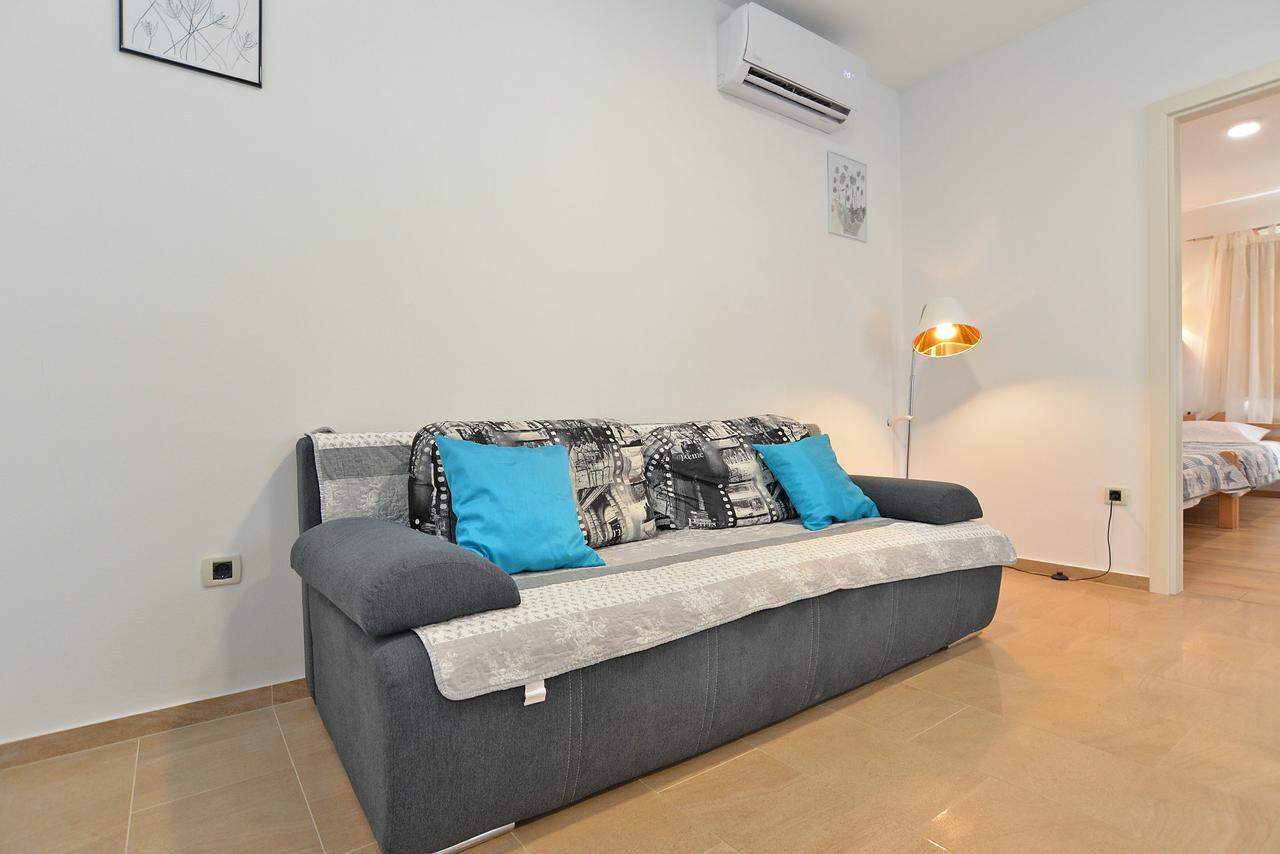 Apartment Elizabeta 1701 *