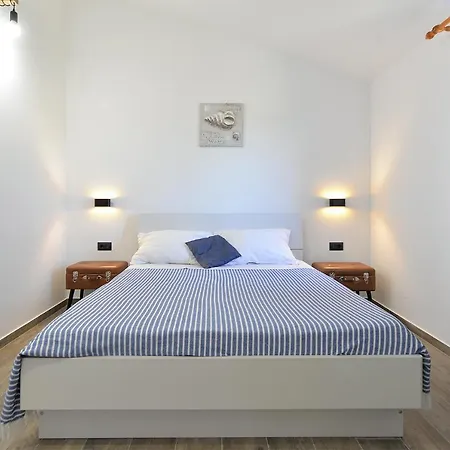 Apartments Elizabeta 1701 Fazana Exterior photo